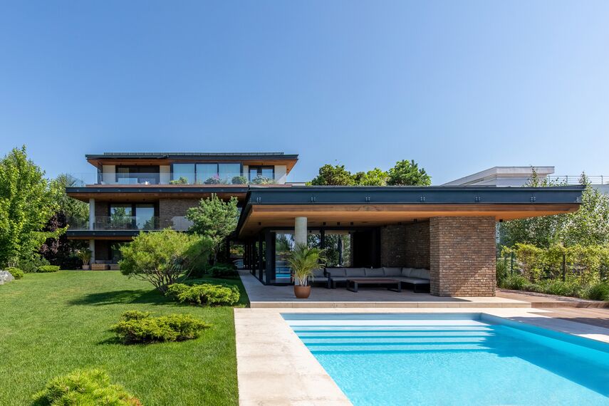 CW 50-SC Façades and MasterLine 8 HI+ Windows - M House located in Voluntari, Romania