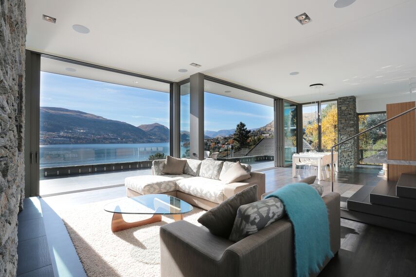 ConceptFolding 77 Sliding & Folding and ConceptSystem 77 Windows - Lake Wakatipu House located in Otago, New Zealand
