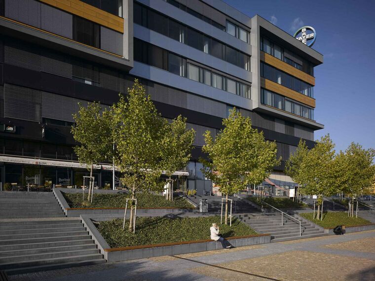 CS 86-HI (c) Cancelled Systems and ConceptWall 50 Façades - Západní mêsto (city west) Office Building located in Prague, Czech Republic