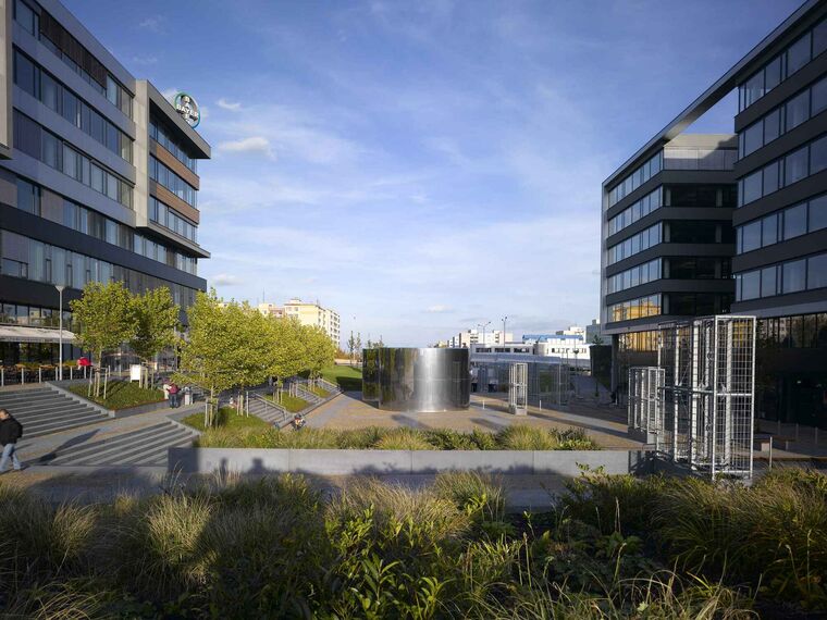 CS 86-HI (c) Cancelled Systems and ConceptWall 50 Façades - Západní mêsto (city west) Office Building located in Prague, Czech Republic