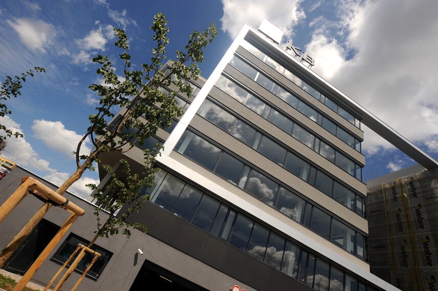 CS 86-HI (c) Cancelled Systems and ConceptWall 50 Façades - Západní mêsto (city west) Office Building located in Prague, Czech Republic