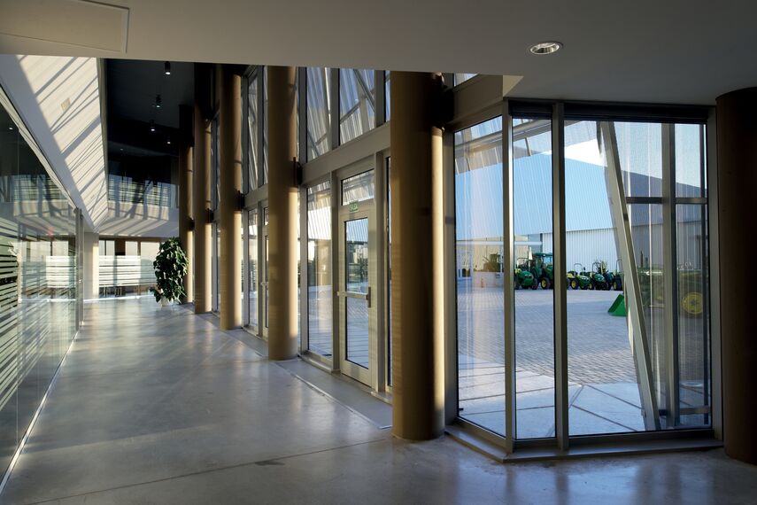 ConceptWall 50 Façades - Sede John Deere located in Parla, Spain