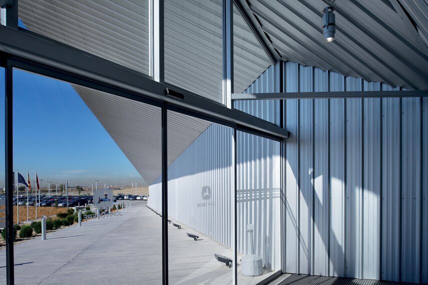 ConceptWall 50 Façades - Sede John Deere located in Parla, Spain