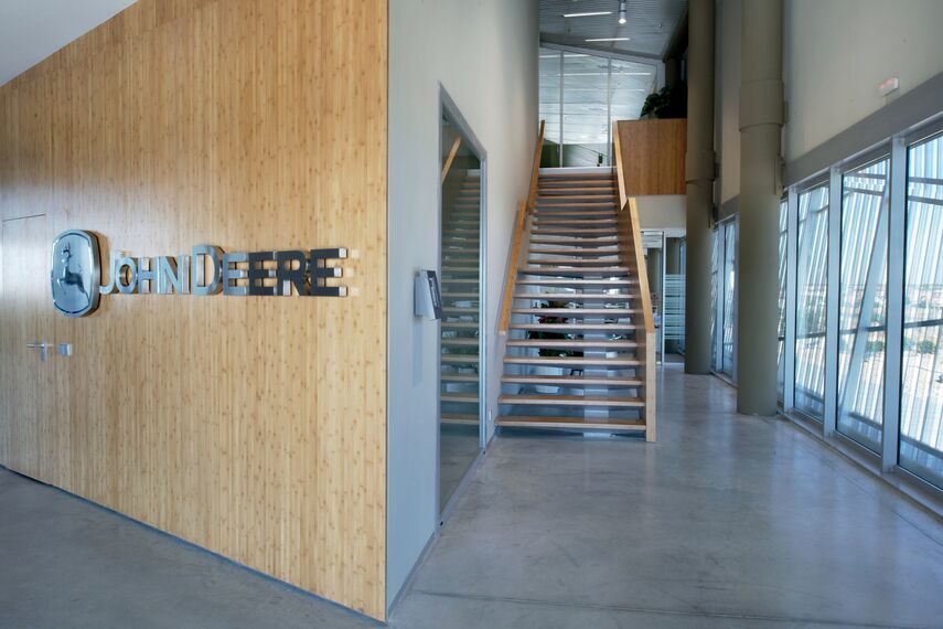 ConceptWall 50 Façades - Sede John Deere located in Parla, Spain