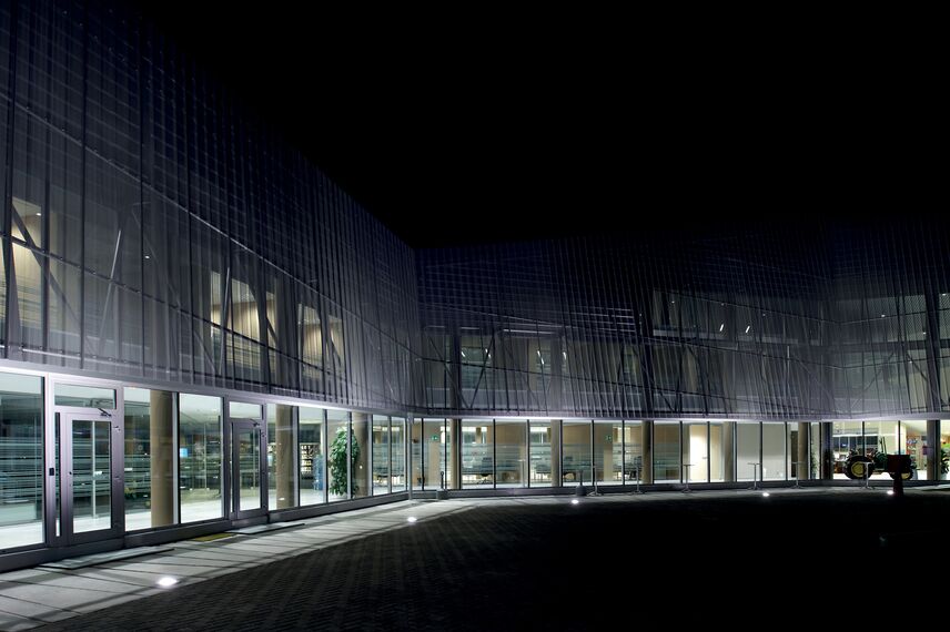 ConceptWall 50 Façades - Sede John Deere located in Parla, Spain