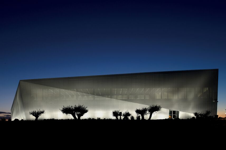 ConceptWall 50 Façades - Sede John Deere located in Parla, Spain