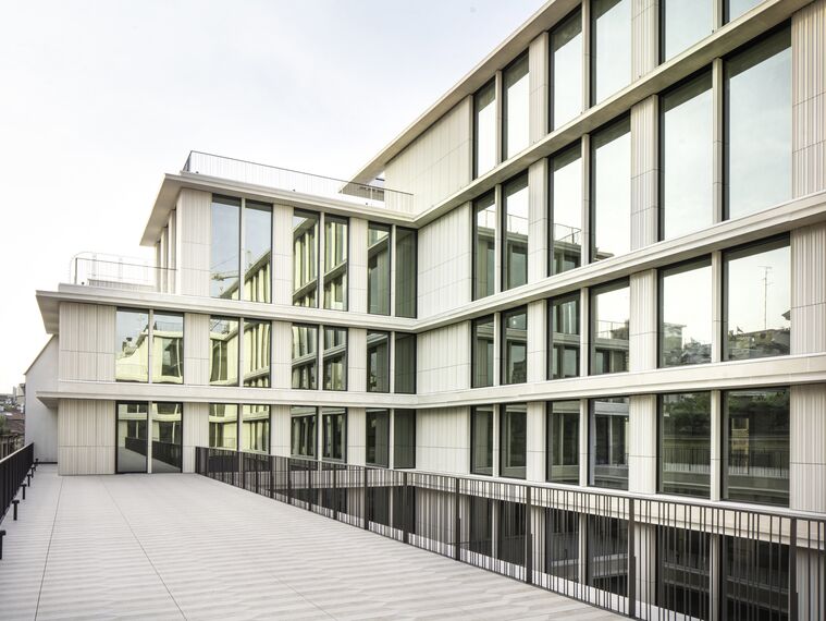 MasterLine 8-HI Doors, SlimLine 38 HI Windows, CS 77 Fire Proof Doors, CW 50-HI Façades and CW 50-ALU ON STEEL Façades - Spiga26 located in Milan, Italy