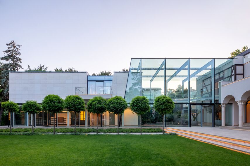 HiFinity Sliding & Folding - Villa JCV located in Bucharest, Romania