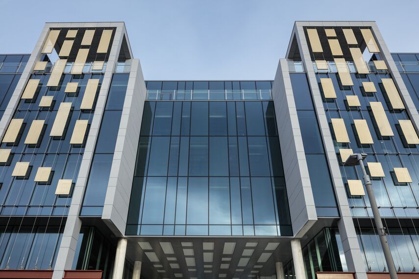 ConceptWall 50 Façades and ConceptSystem 77 Doors - Office building The Reflector located in Dublin, Ireland