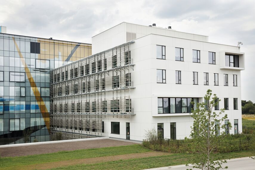 BriseSoleil 100 Solar Shading and ConceptSystem 77 Windows - AZ Sint Maarten located in Mechelen, Belgium