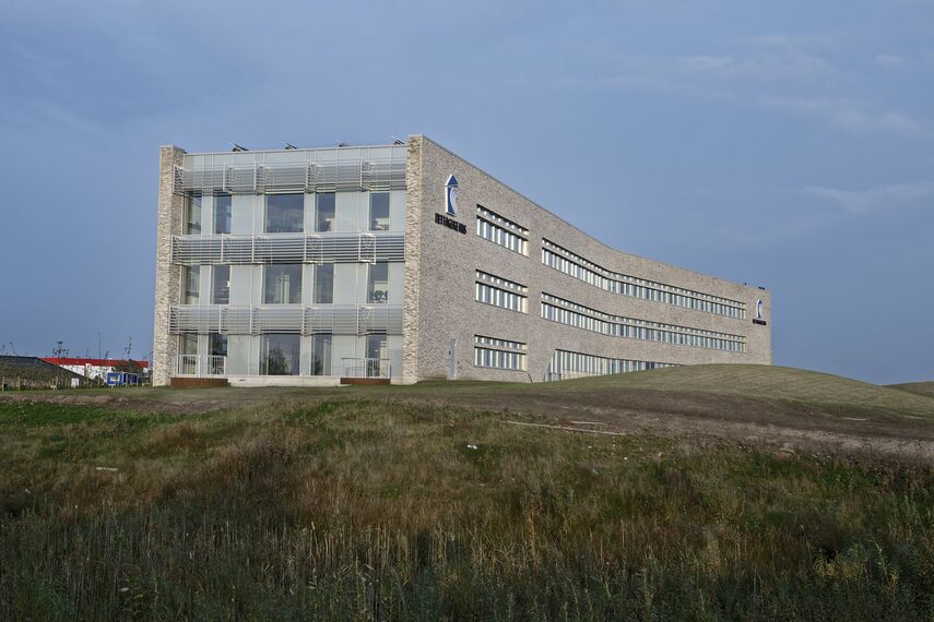 BriseSoleil 100 Solar Shading and CW 50-HI Façades - Office building Det Faglige Hus located inDenmark