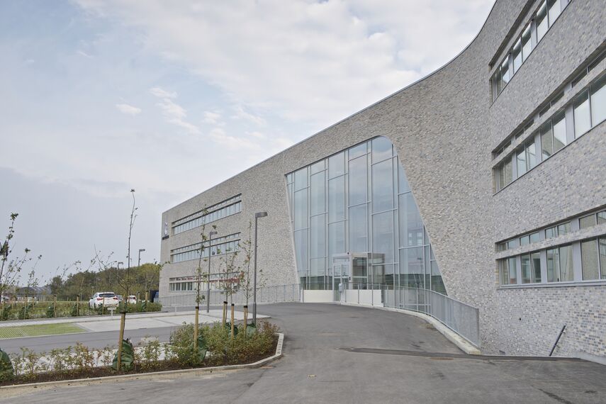 BriseSoleil 100 Solar Shading and CW 50-HI Façades - Office building Det Faglige Hus located inDenmark