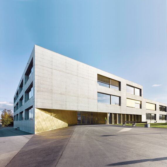 ConceptPatio 155 Sliding & Folding and CW 50-HI Façades - School extension Kerzers located inSwitzerland