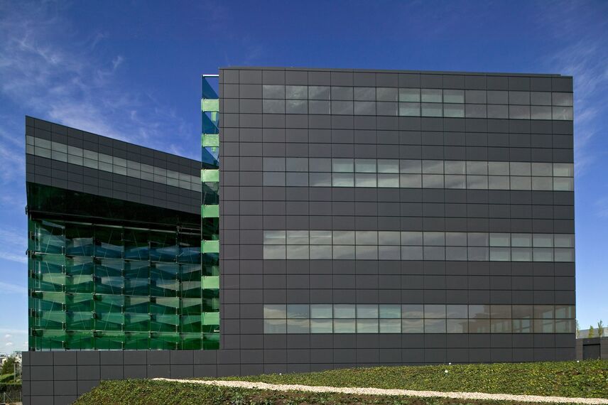 ConceptSystem 68 Windows, ConceptSystem 68 Doors, ConceptWall 50 Façades and ConceptWall 86 Façades - Office building Coca-Cola headquarters Spain located in Madrid, Spain