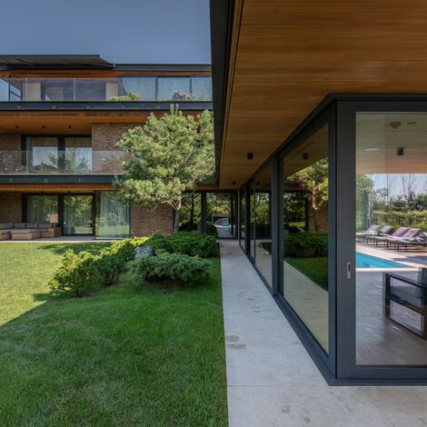 CW 50-SC Façades and MasterLine 8 HI+ Windows - M House located in Voluntari, Romania