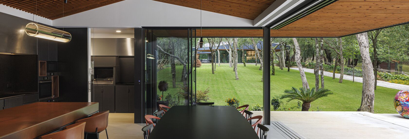 HiFinity Sliding & Folding, ConceptWall 50 Façades and SlimLine 38 Ferro Windows - Quinta dos Carvalhos located in Leiria, Portugal