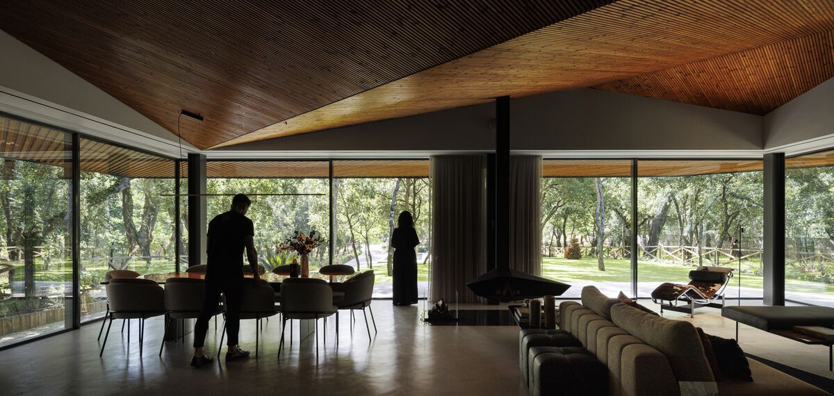 HiFinity Sliding & Folding, ConceptWall 50 Façades and SlimLine 38 Ferro Windows - Quinta dos Carvalhos located in Leiria, Portugal