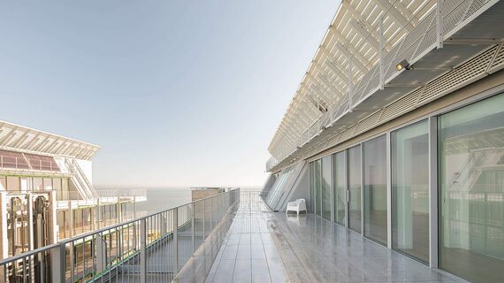 HiFinity Sliding & Folding, ConceptSystem 59Pa Doors, ConceptWall 50 Façades and SlimLine 38 Ferro Windows - Apartmentcomplex Prata Riverside village located in Lisbon, Portugal